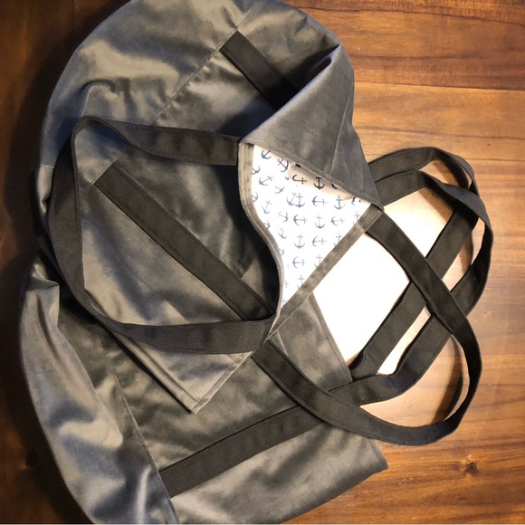 Hand-Made Velvet Tote Bag with Pockets - Picture 6 of 6